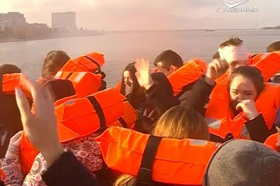 В Самаре людей эвакуировали на спасательных катерах