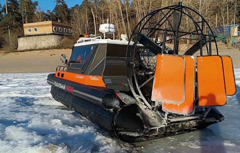 В Самарской области с дрейфующей льдины спасли двух рыбаков
