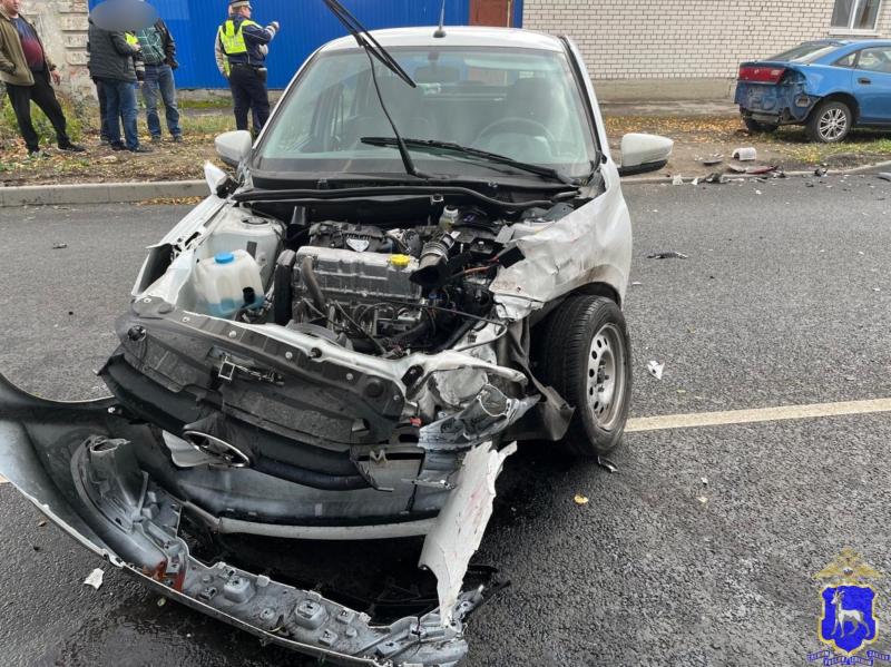 Трое пострадали: в Самаре водитель на Suzuki врезался в столб