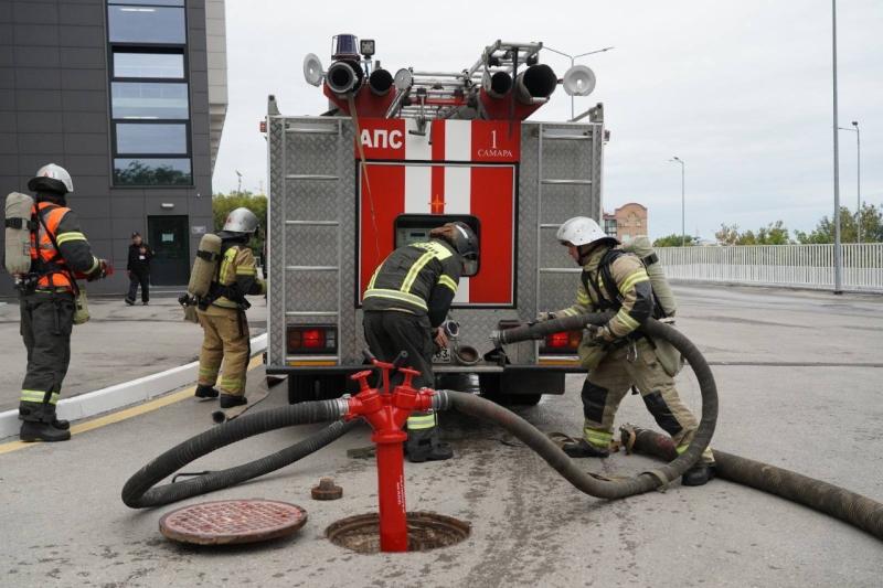 В Железнодорожном районе Самары перекрыли улицу Льва Толстого из-за пожара 