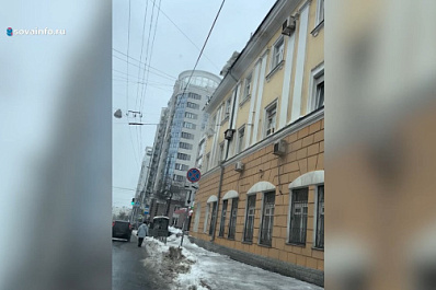 ЦУР Самарской области помогает расчищать крыши домов от снега и наледи