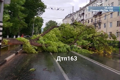 Последствия урагана ликвидируют в Самарской области