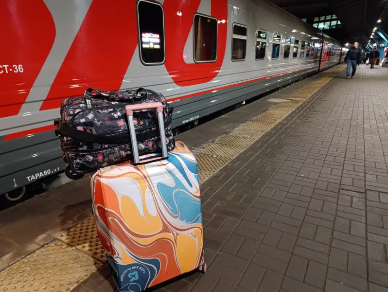 Российские дети от 10 до 18 лет могут круглогодично ездить в поездах за полцены