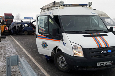 Под Самарой "четверка" влетела в сваебойную машину после ДТП с "Приорой"