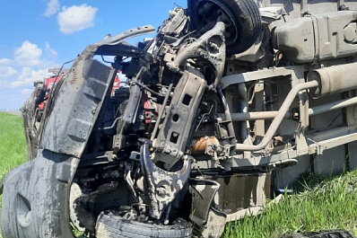 В Самарской области на трассе столкнулись грузовая "Газель" и пикап