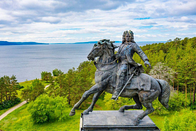 Илья Сухих отметил успехи тольяттинских выпускников 2025 года