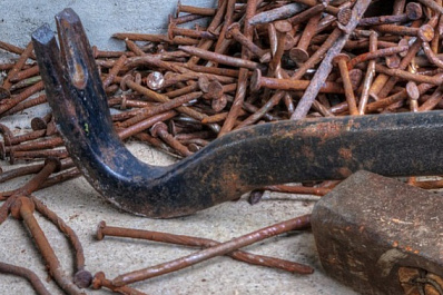 Тольяттинец избил мужчину гвоздодером и ударил ножом