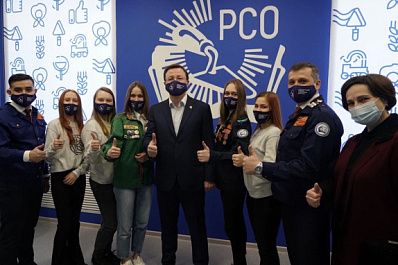 Перспективы и развитие: Дмитрий Азаров в День российских студотрядов встретился с самарской молодежью