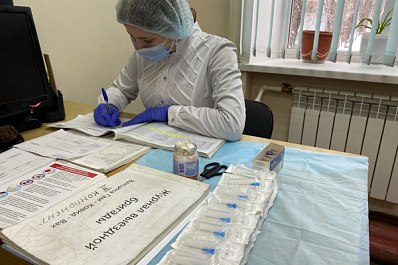 Жители Кинеля могут пройти вакцинацию в центральной библиотеке города