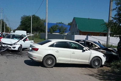 В Самарской области автоледи спровоцировала массовое ДТП с тремя машинами