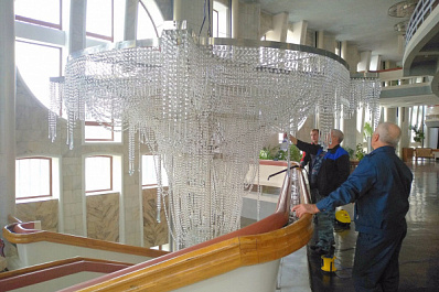 В Самарской филармонии отмыли 2 тонны хрусталя