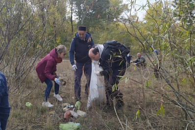 Самарские волонтёры собрали на острове Зелёненьком 12 кубометров мусора