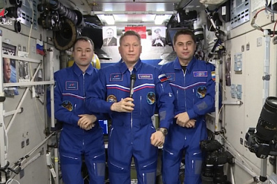 "В нашей памяти навсегда останется великий подвиг предков": космонавты поздравили россиян с Днём Победы 