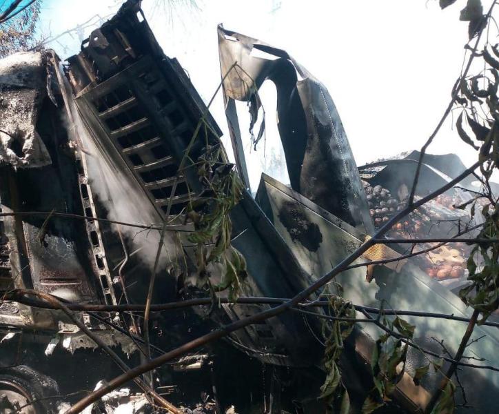 Есть погибший: в Самарской области перевернулся и загорелся грузовик с овощами