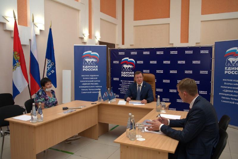 Дмитрий Азаров провел в Кинель-Черкассах личный прием граждан