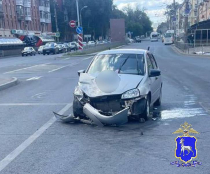 В Самаре в ДТП на перекрестке Победы и Ново-Вокзальной пострадала 52-летняя женщина