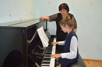 Новые пианино поступают в школы искусств Кинеля 