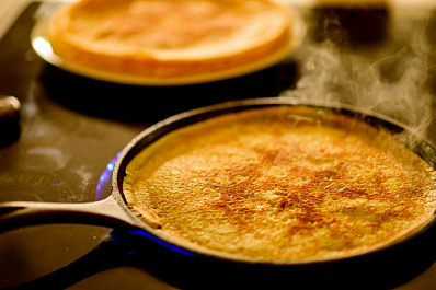 Эксперт рассказал, какая порция блинов не испортит фигуру