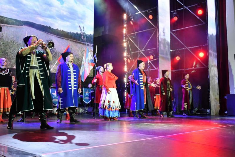 Дмитрий Азаров высоко оценил значимость Всеармейского фестиваля ансамблей песни и пляски ВС РФ