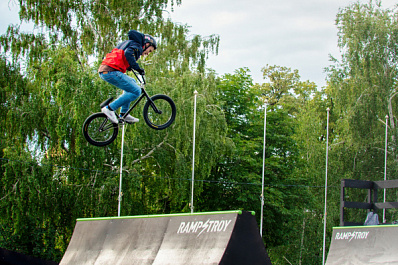 В парке Центрального района Тольятти стартовало строительство скейт-парка и воркаут-площадки