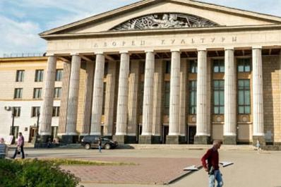 Дворец культуры на площади Кирова закроют на два года