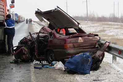 Водитель LADA погиб в страшном ДТП на трассе Самара-Оренбург