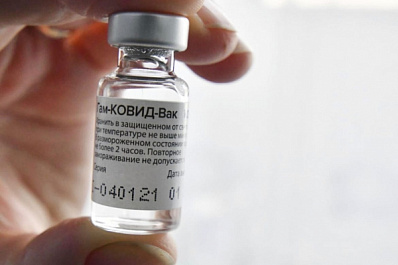 В Минздраве рассказали, кому вакцинироваться от коронавируса осенью