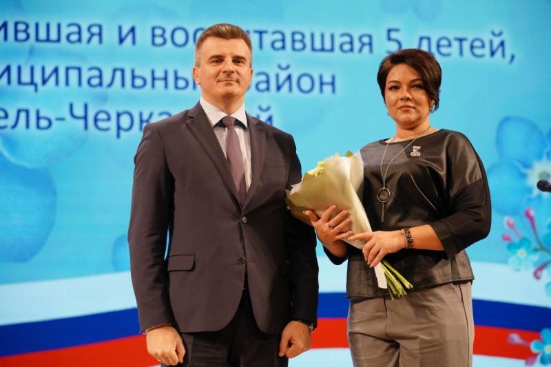 "Семья — источник вдохновения": в Самарской области чествовали матерей