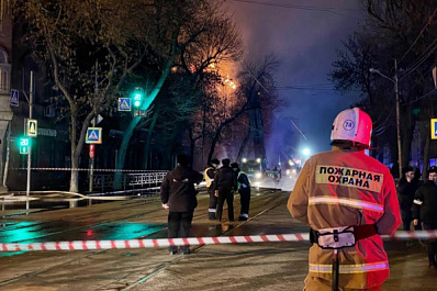 В Самаре загорелись торговые павильоны на улице Калининградской