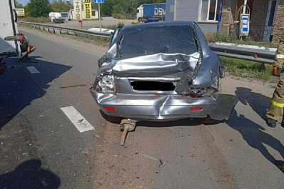 В Самарской области на трассе столкнулись легковушка, "Газель" и фура