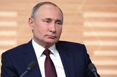 Владимир Путин поручил кабмину поддерживать молодых ученых