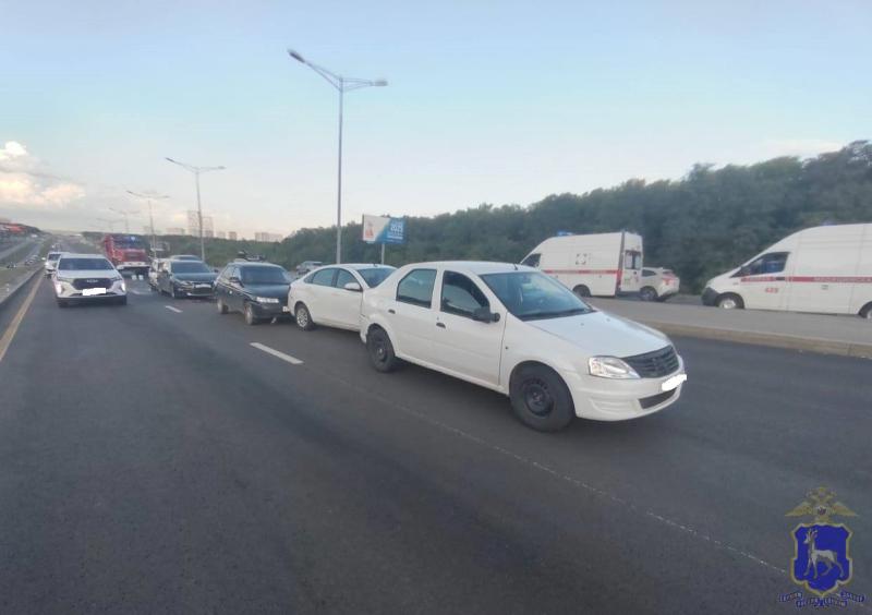 В Самаре 10 августа в Кировском районе столкнулись пять попутных легковушек