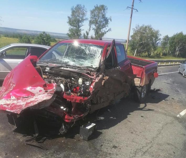 В Самарской области на трассе М5 после ДТП раскидало два грузовика и две легковушки