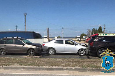 Пострадал ребенок: в Самарской области на трассе столкнулись три легковушки