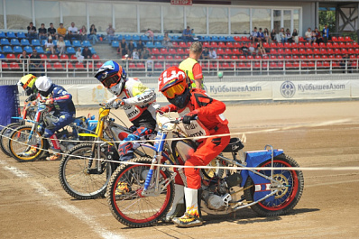 В Тольятти состоялись соревнования по спидвею среди юниоров
