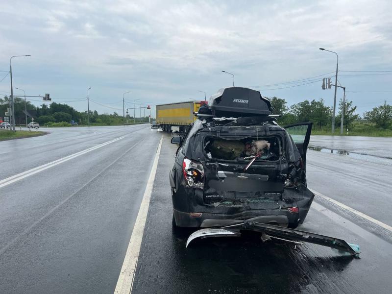 В Самарской области на трассе груженая фура въехала в Chevrolet Captiva