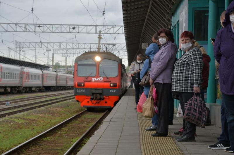 В Самарской области электропоезд сбил насмерть двоих мужчин