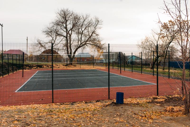 Жители села Богатого могут играть в волейбол на новой площадке 