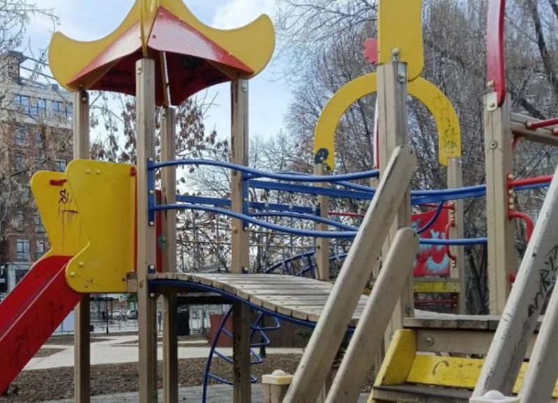 Мать избила обидчика сына на детской площадке в Нижнем Новгороде