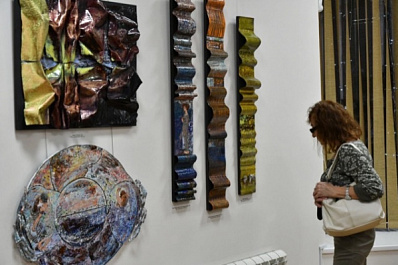 Фантазии Дины Богусоновой: в самарской галерее "Новое пространство" проходит выставка "Цветение" 