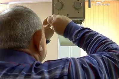 Пенсионера из Самарской области ждут во всех поликлиниках: в 69 он продолжает чинить сложное медицинское оборудование