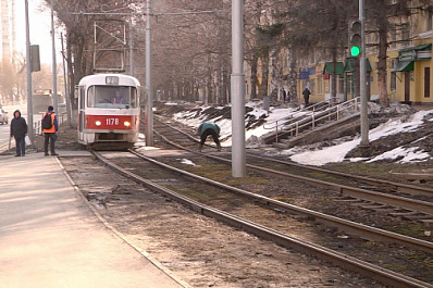 Губернатор Дмитрий Азаров поручил проанализировать ситуацию с общественным транспортом
