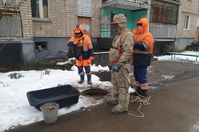 В Самаре в одной из труб водоснабжения нашли зацементированный бордюр