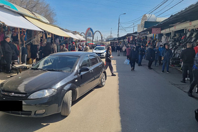 В Самаре на Кировском рынке Chevrolet сбил пешехода
