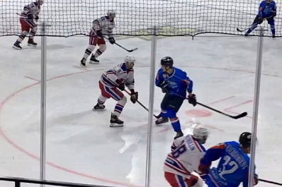 В хоккейном матче самарские "летчики" уступили воскресенским "химикам"