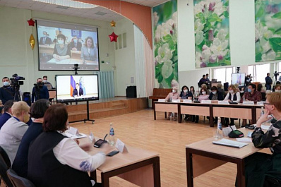 Дмитрий Азаров предложил областному родительскому собранию подключаться к урегулированию конфликтов в школах