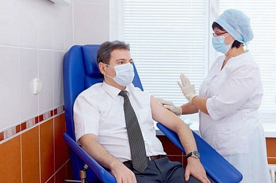 Министр здравоохранения Самарской области сделал повторную прививку вакциной "Спутник Лайт" 