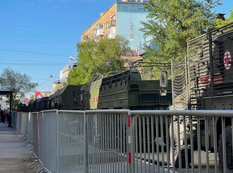 Утром 7 мая в Самаре десятки полицейских оцепили площадь Куйбышева