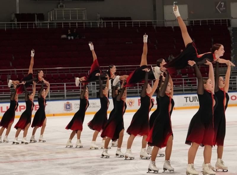 Яркие программы: в самарском Дворце спорта имени Высоцкого прошли три турнира по синхронному фигурному катанию на коньках