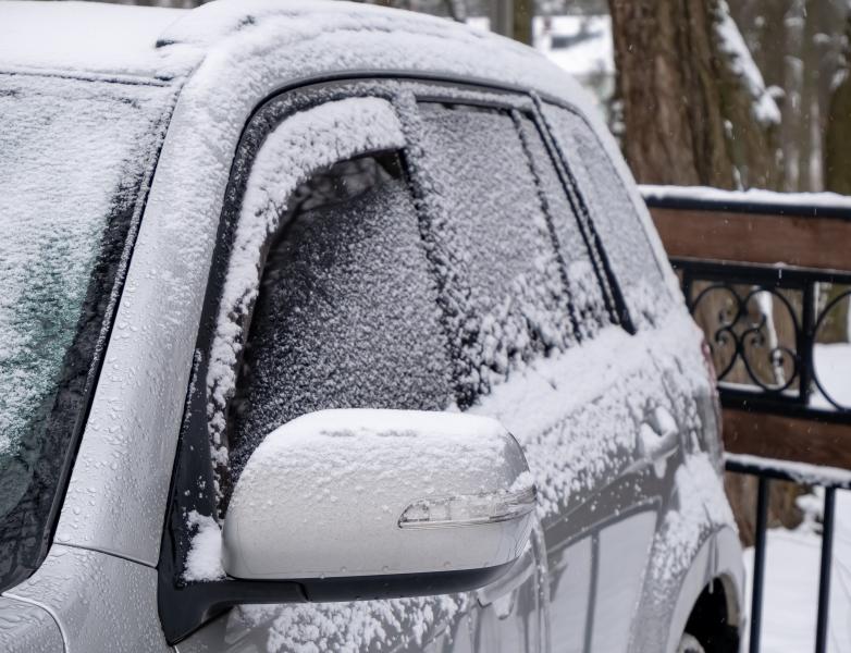 Гаджеты, напитки и лекарства нельзя оставлять в машине в мороз